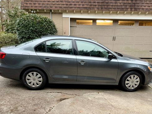 Used 2015 Volkswagen Jetta S image 2