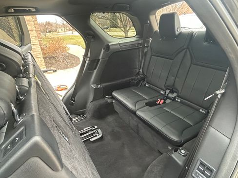 Used 2017 Land Rover Discovery HSE image 15