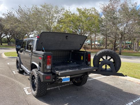 Used 2005 HUMMER H2 SUT Sport Utility Pickup 4D w/ Preferred Equipment Group image 6