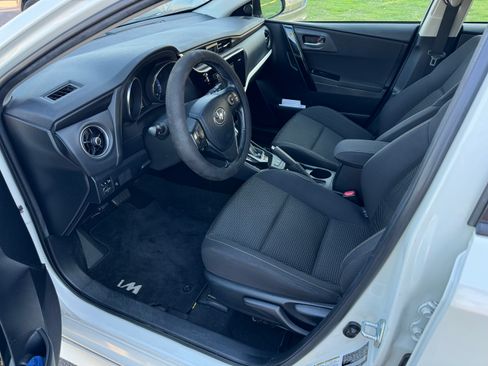 Used 2017 Toyota Corolla iM w/ Carpet Mat Package FWD image 9
