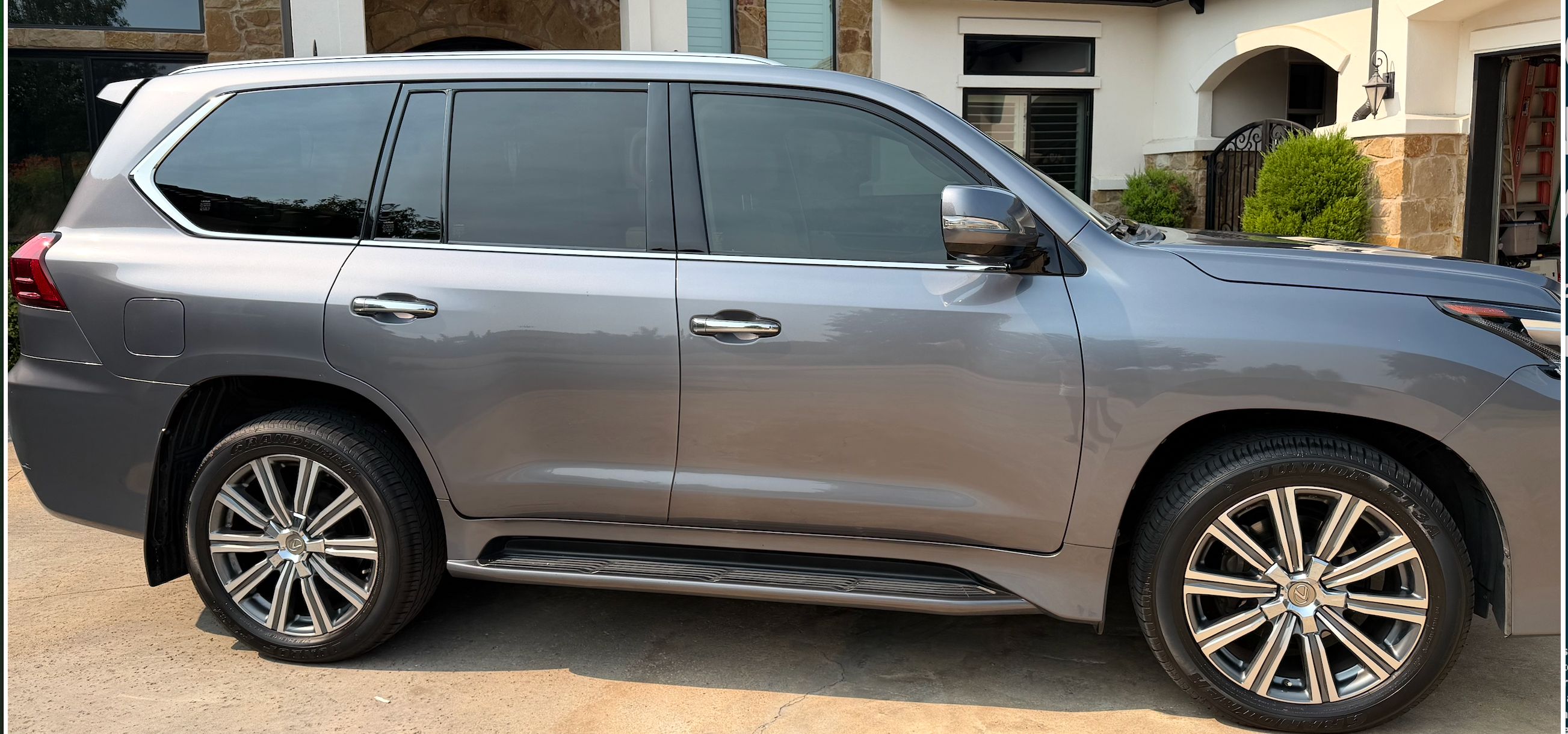 Used 2016 Lexus LX 570 4WD w/ Luxury Package image 1