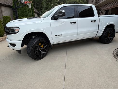 Used 2024 RAM 1500 Limited AWD/4WD image 2
