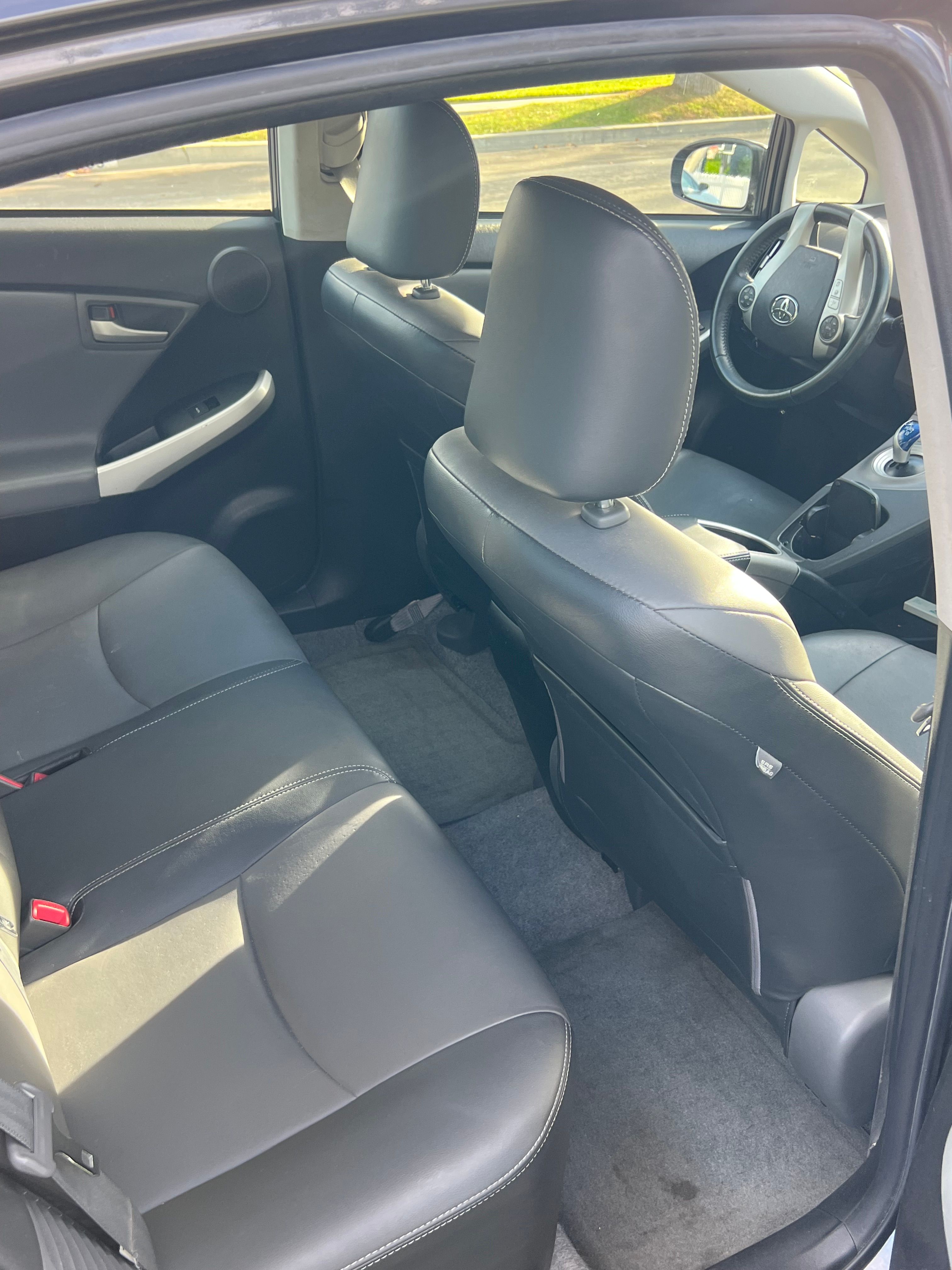 Used 2013 Toyota Prius Four w/ Deluxe Solar Roof Pkg FWD image 11