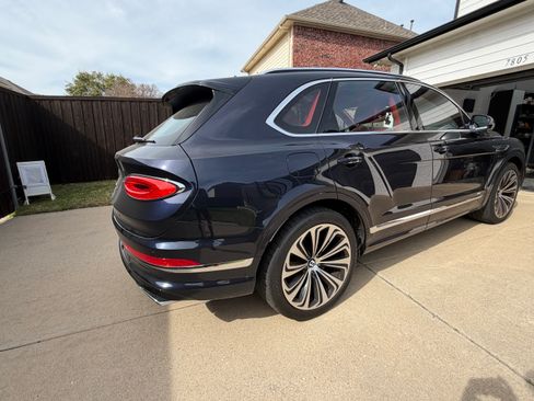 Used 2021 Bentley Bentayga image 5