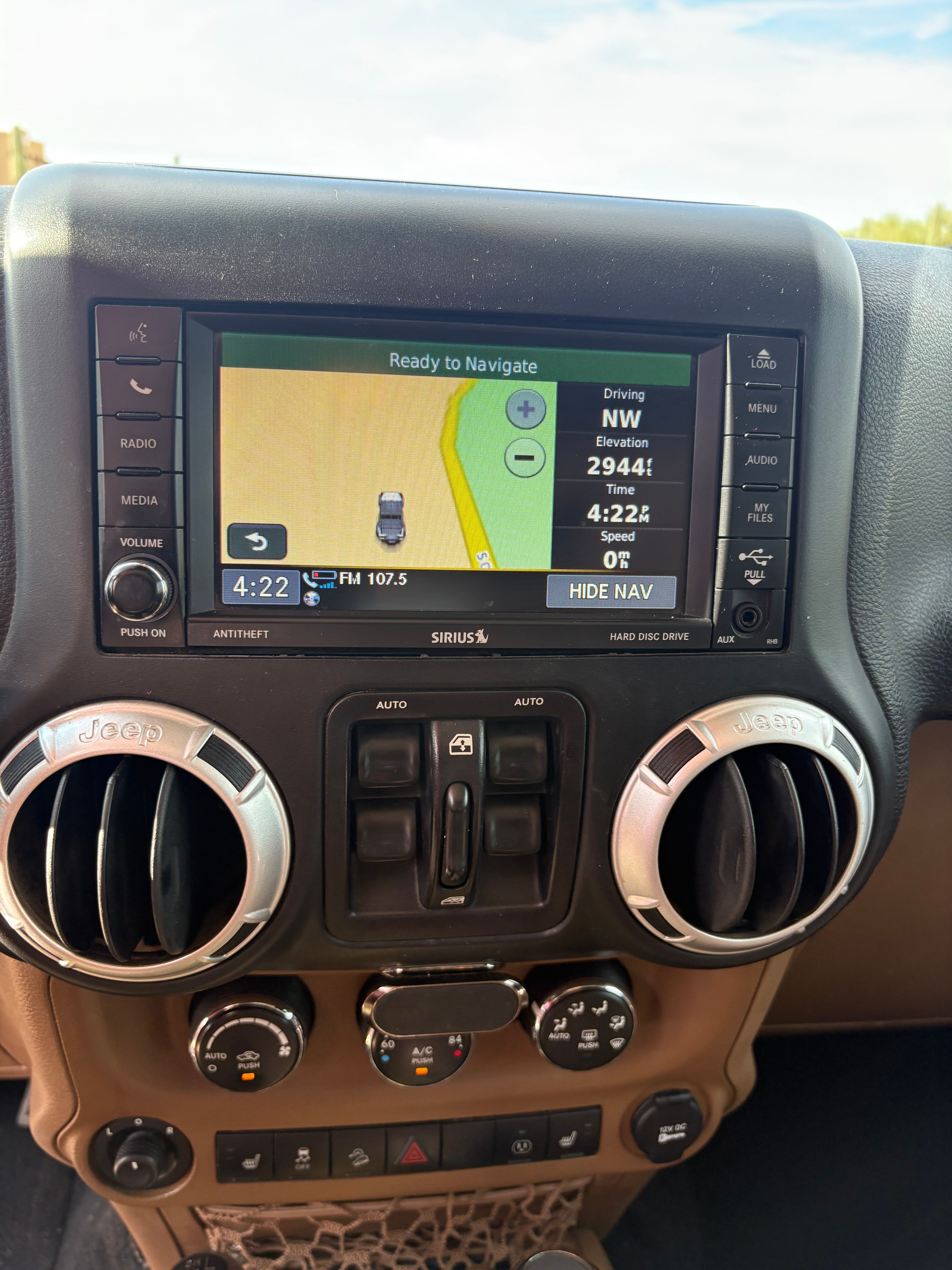 Used 2015 Jeep Wrangler Unlimited Rubicon w/ Connectivity Group AWD/4WD image 23