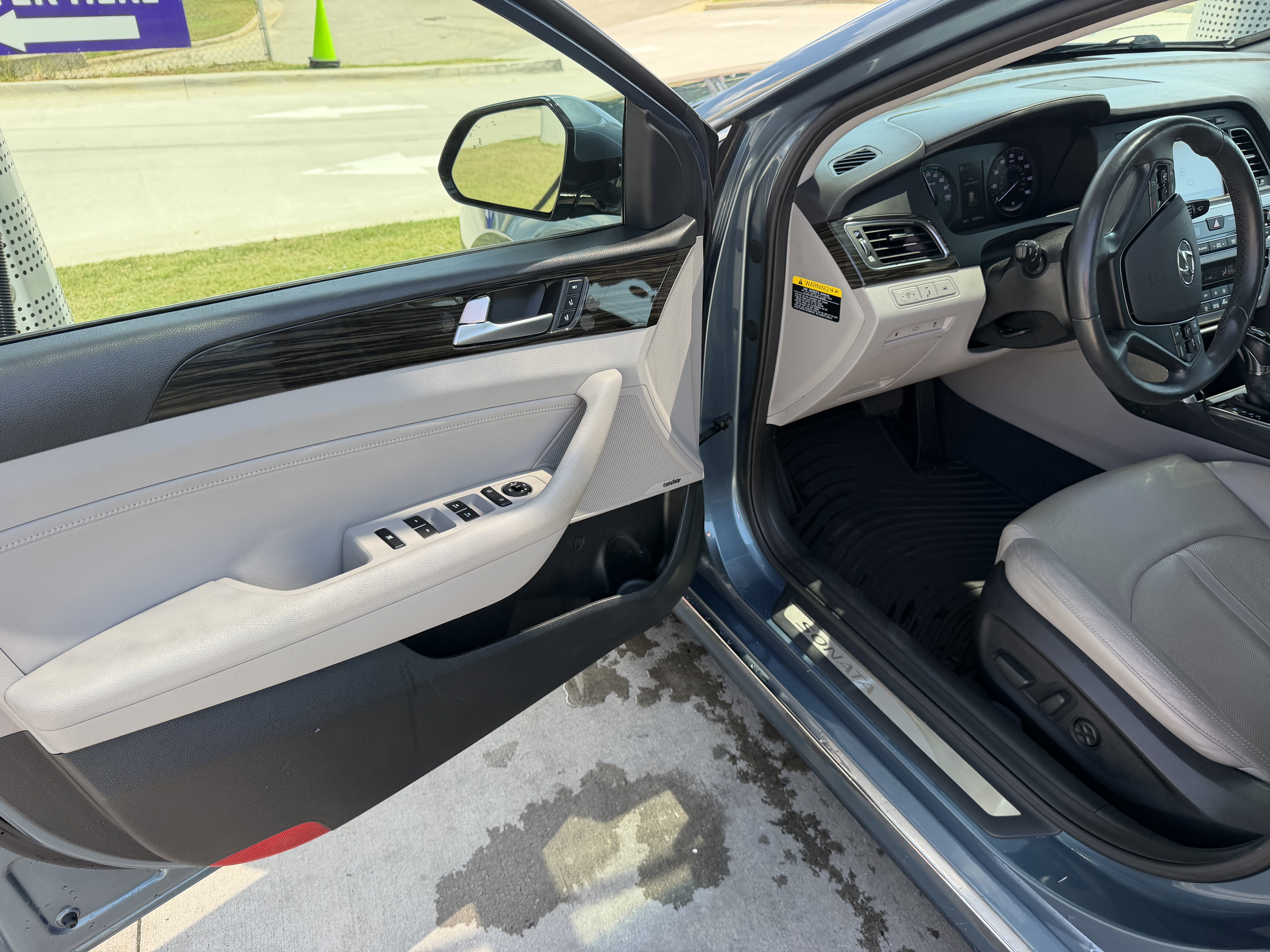 Used 2016 Hyundai Sonata Limited w/ Option Group 02 FWD image 22