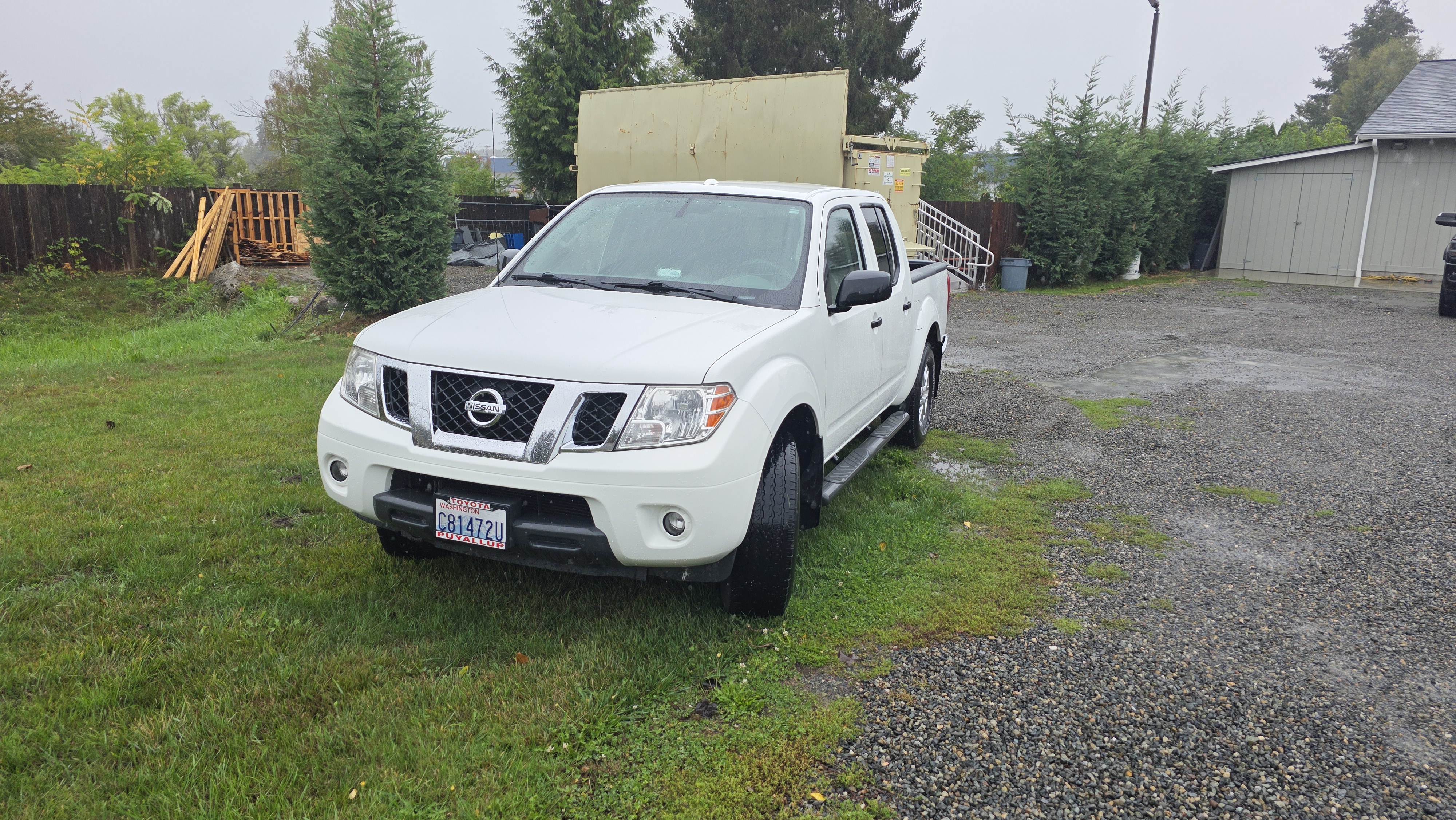 Used 2014 Nissan Frontier SV w/ SV Value Truck Package AWD/4WD image 2