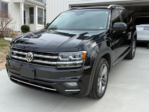 Used 2018 Volkswagen Atlas SEL w/ R-Line Package image 2