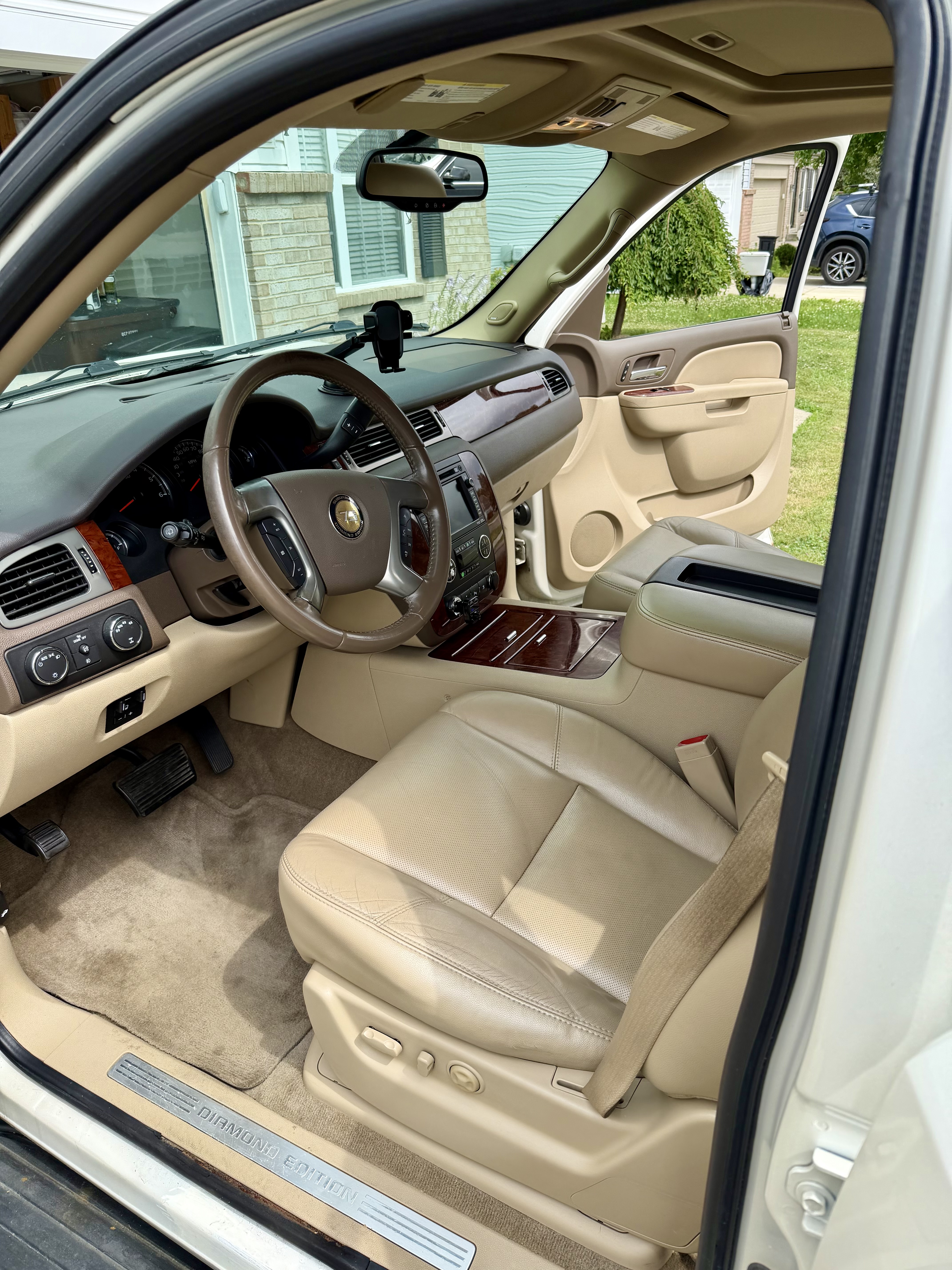 Used 2010 Chevrolet Suburban LTZ AWD/4WD image 11