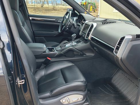 Used 2015 Porsche Cayenne S image 8