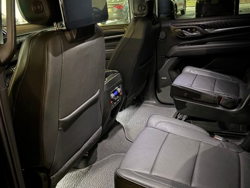 Used 2023 GMC Yukon Denali w/ Denali Reserve Package image 4