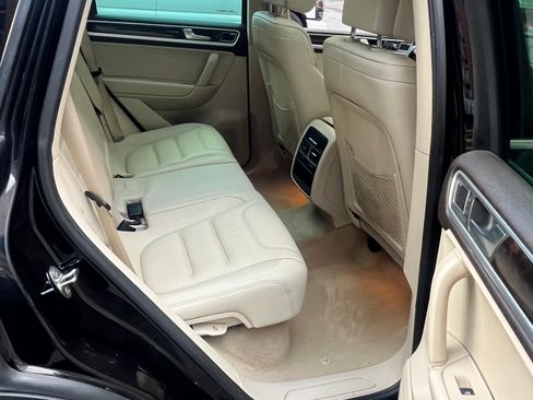 Used 2013 Volkswagen Touareg Executive image 21