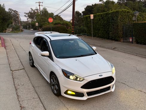 Used 2015 Ford Focus ST w/ Equipment Group 402A image 1