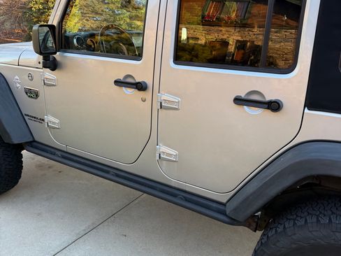 Used 2012 Jeep Wrangler Unlimited Rubicon image 5