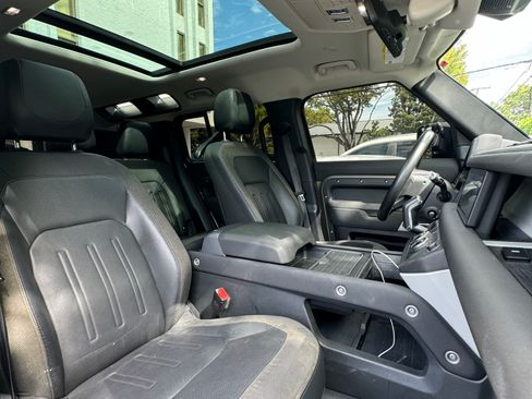 Used 2020 Land Rover Defender 110 SE image 10