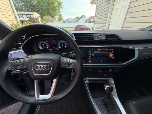 Used 2022 Audi Q3 2.0T Premium AWD/4WD image 9
