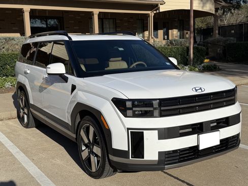 Used 2024 Hyundai Santa Fe Limited image 1