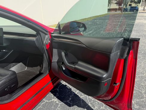 Used 2021 Tesla Model S Plaid image 11