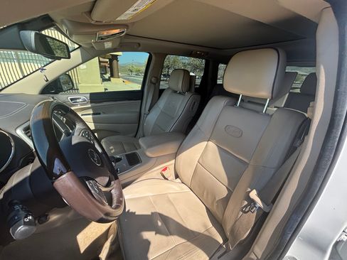 Used 2015 Jeep Grand Cherokee Overland w/ Advanced Technology Group image 8