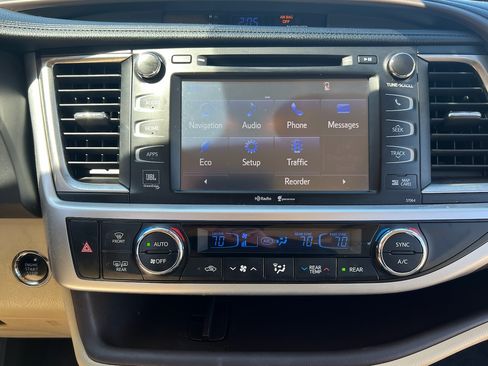 Used 2015 Toyota Highlander Limited Platinum FWD image 8