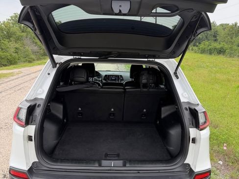 Used 2019 Jeep Cherokee Limited AWD/4WD image 5