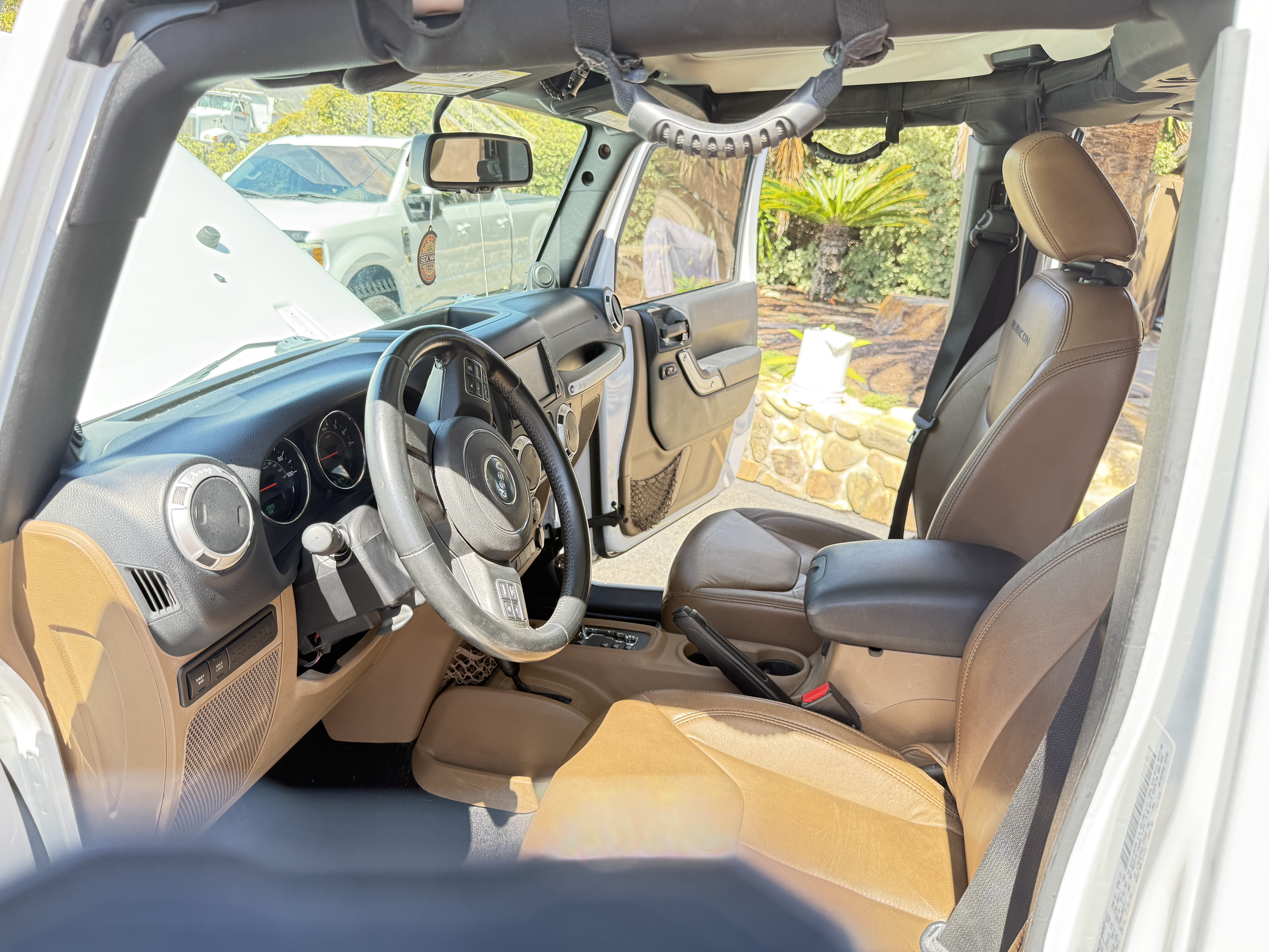 Used 2013 Jeep Wrangler Unlimited Rubicon w/ Connectivity Group AWD/4WD image 5