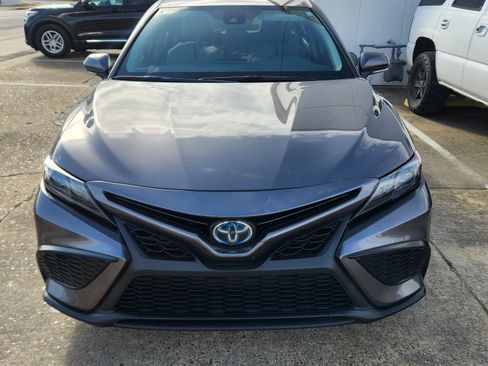 Used 2023 Toyota Camry SE image 1