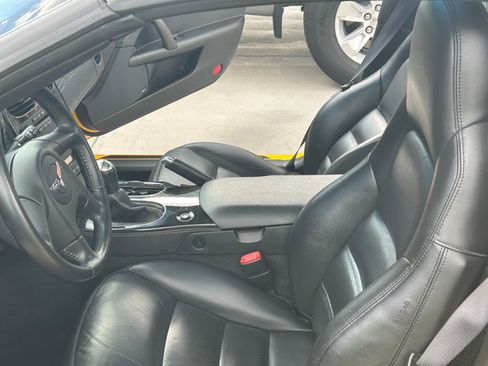 Used 2005 Chevrolet Corvette Coupe w/ Preferred Equipment Group image 9