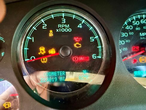 Used 2013 Chevrolet Tahoe LS image 26