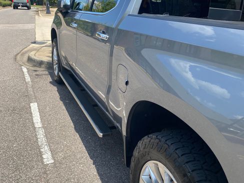 Used 2021 Chevrolet Silverado 1500 LTZ AWD/4WD image 9