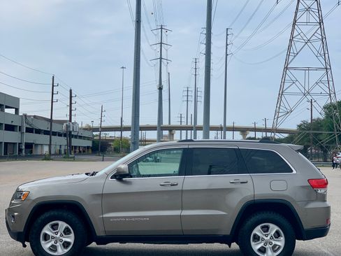 Used 2016 Jeep Grand Cherokee Laredo w/ Quick Order Package 23E image 10