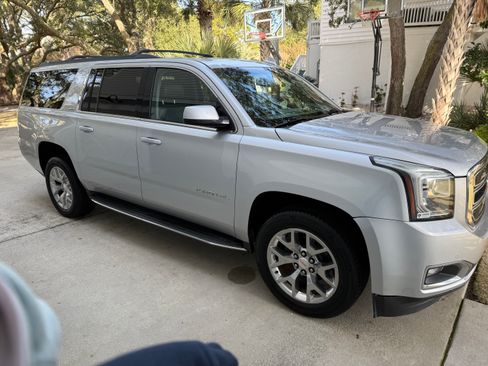 Used 2018 GMC Yukon XL SLE w/ SLE Value Package image 4