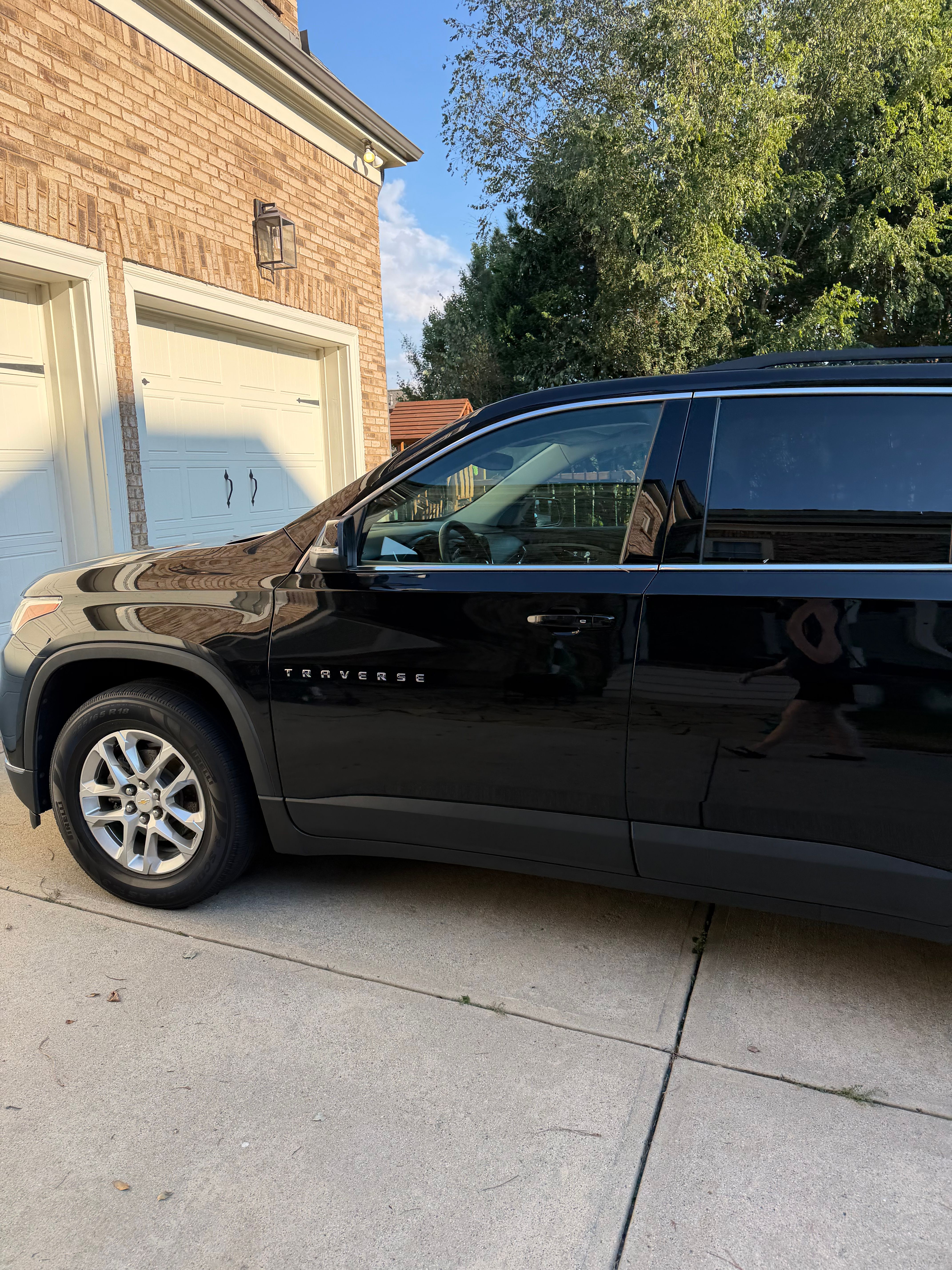 Used 2021 Chevrolet Traverse LT FWD image 5