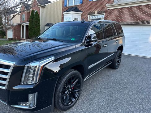 Used 2019 Cadillac Escalade Premium Luxury image 8