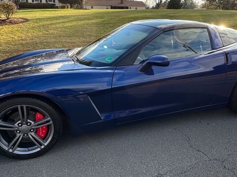 Used 2005 Chevrolet Corvette Coupe w/ Preferred Equipment Group image 2