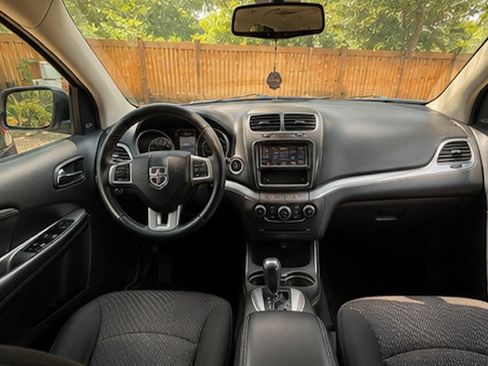 Used 2019 Dodge Journey SE w/ Connectivity Group FWD image 5