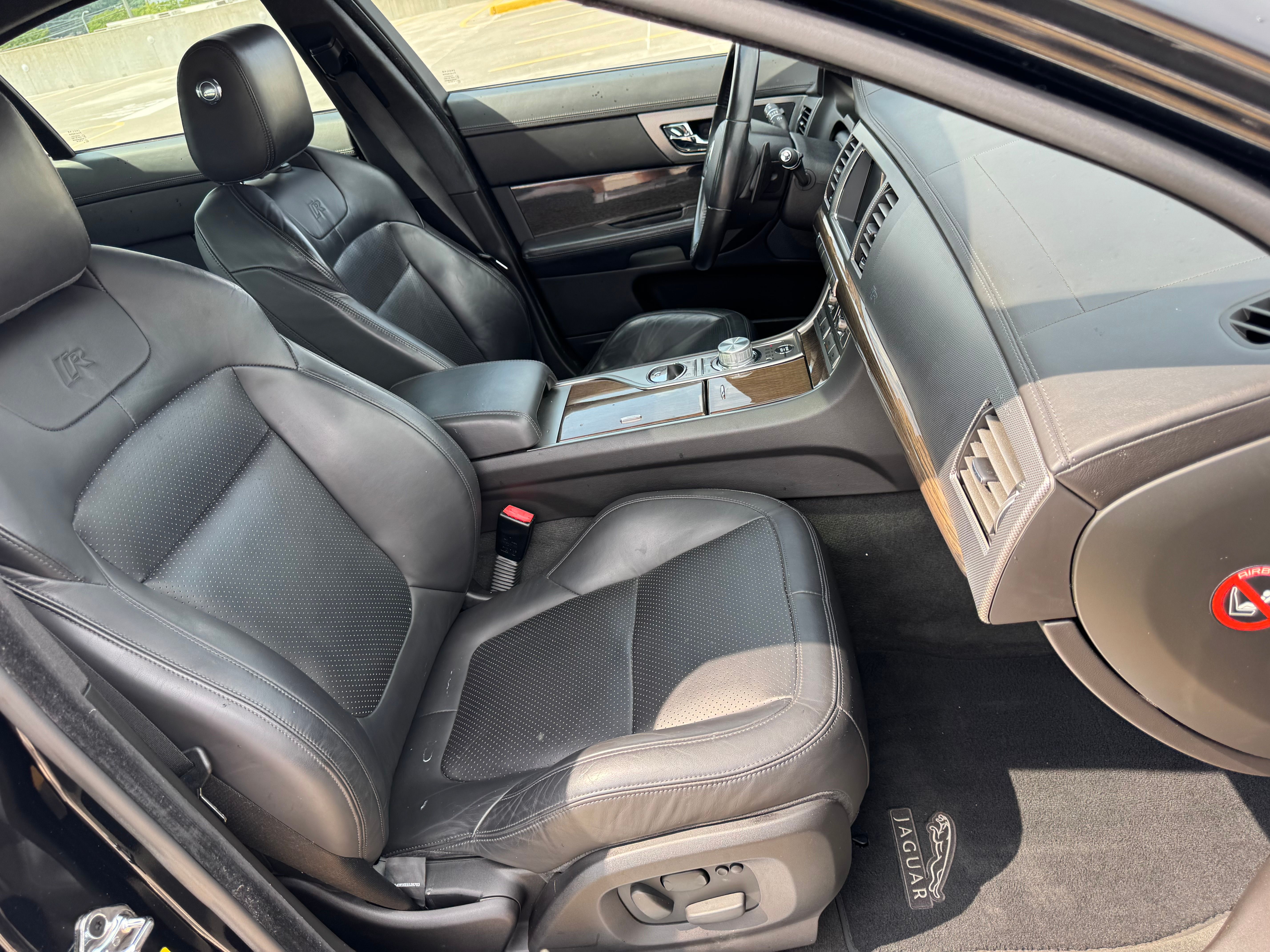 Used 2010 Jaguar XF R RWD image 30