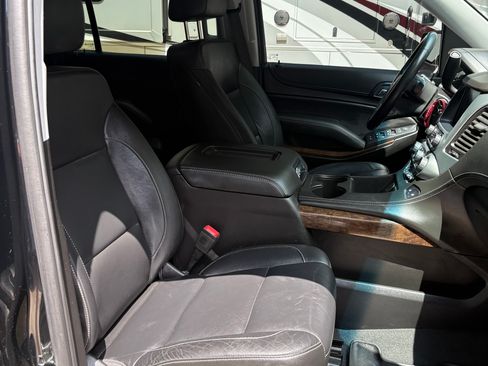 Used 2019 Chevrolet Suburban LT RWD image 14