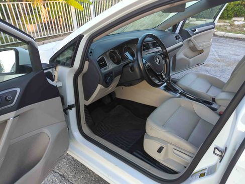 Used 2015 Volkswagen Golf TDI S image 15
