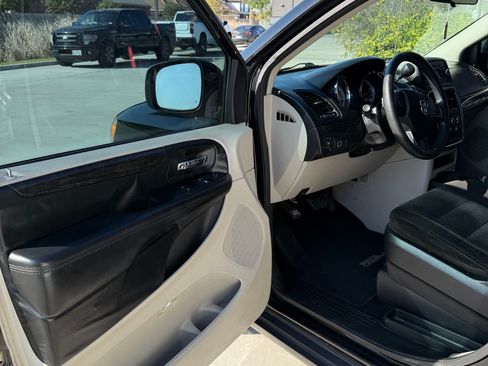 Used 2016 Dodge Grand Caravan SE w/ Quick Order Package 29E SE image 14