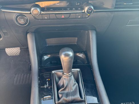 Used 2024 MAZDA MAZDA3 s FWD image 19