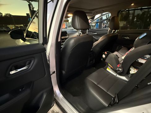 Used 2024 Nissan Rogue SV w/ SV Premium Package image 12