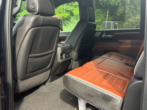 Used 2024 GMC Sierra 2500 Denali Ultimate w/ Max Trailering Package AWD/4WD image 11