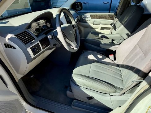 Used 2010 Dodge Grand Caravan SXT image 10