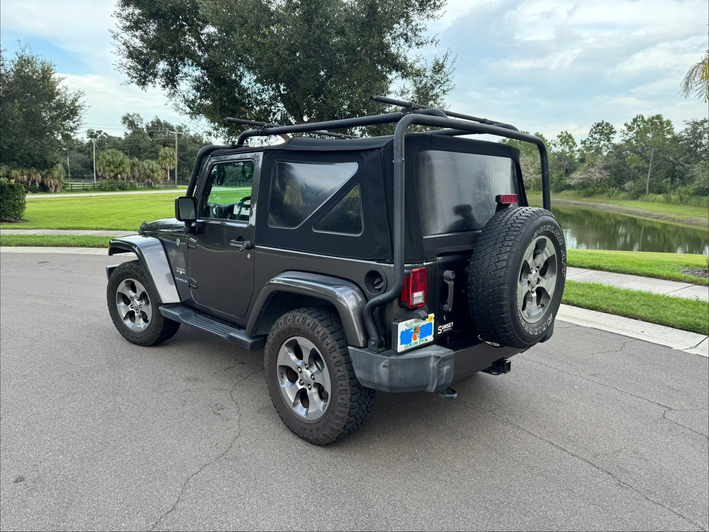 Used 2017 Jeep Wrangler Sahara w/ Connectivity Group AWD/4WD image 8