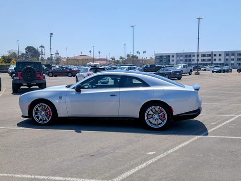 Used 2024 Dodge Charger Daytona Scat Pack w/ Plus Group image 2