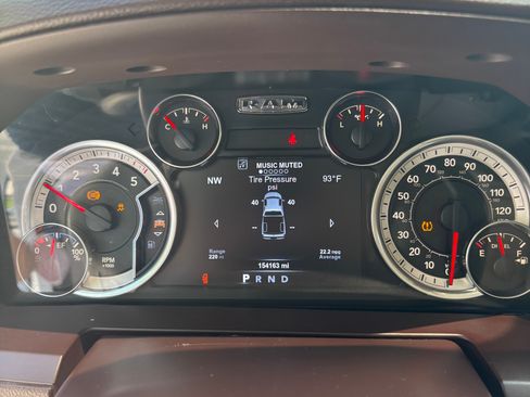 Used 2018 RAM 1500 Laramie AWD/4WD image 11