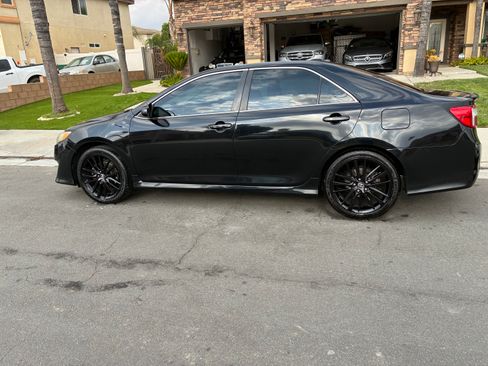 Used 2014 Toyota Camry SE FWD image 5