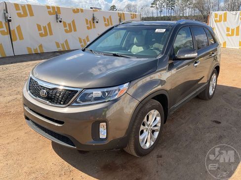 Used 2015 Kia Sorento EX w/ EX V6 Touring Package image 2