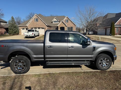 Used 2022 Ford F250 Lariat w/ Chrome Package image 6